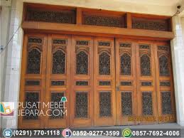 Kita bisa menjumpai kusen kayu dengan motif cantik dan indah. Jual Pintu Ukir Gebyok Klasik Kayu Jati Cimahi Murah Terpercaya