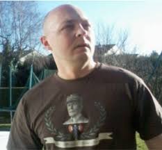 France's ultra-right desert Le Pen for maverick presidential hopeful Éric  Zemmour