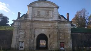 Si la a citadelle vauban d'arras peut se targuer de n'avoir jamais été prise, c'est parce qu'elle n'a jamais été attaquée. Vlog Patrimoine La Citadelle Vauban D Arras Entre Ville Loisirs Et Nature Youtube