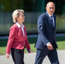 Ursula von der leyen'in, daha etkili bir dış politikadan yana olduğu biliniyor. Slowenien Ein Foto Sorgt Beim Treffen Mit Von Der Leyen Fur Einen Eklat Welt