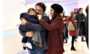 Nel 2019 fa parte del cast di concorrenti di tale e quale show, programma di rai 1 condotto da carlo conti. Enrico Brignano E Flora Canto Ospiti Stasera Al Maurizio Costanzo Show Con Le Emozioni Per La Figlia Martina Foto Ultime Notizie Flash