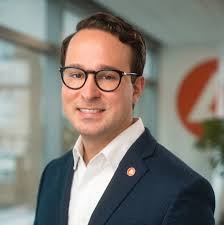 Alex Bunda's Instagram, Twitter & Facebook