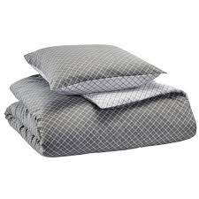 Rien de tel qu'un lit moelleux garni d'un drap blanc, d'une housse de couette grise et de taies d'oreiller assorties pour créer une ambiance relaxante dans votre chambre à coucher et apaiser les tensions du quotidien. Parure De Lit Grise Twist Housse De Couette 2 Taies D Oreiller 200x200cm 60x60cm Tex Basic La Parure De Lit A Prix Carrefour