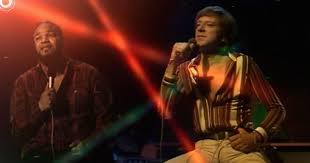 Last.fm'in yeni bir sürümü hazır, her şeyin pürüzsüz işlemesi için lütfen siteyi tekrar yükle. Brace Maakt Diepe Indruk Met Onmogelijk Duet Superguide