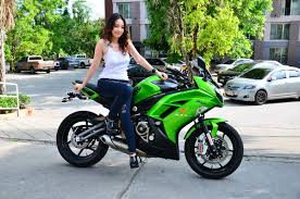 Galeri foto biker cewek cantik naik motor. Ilmu Pengetahuan 6 Foto Wanita Cantik Naik Motor Ninja