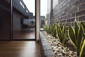 Nos bacs à fleurs sont disponible en bois exotique ou composite et acier corten. Maison Contemporaine Avec Un Interieur Moderne