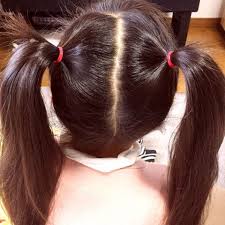 カラフルゴムでツインテールアレンジ ヘアスタイリング レトロなヘア 美髪