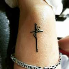 80 Ideas De Tatuajes De Cruz Tatuaje De Cruz Tatuajes Tatuajes Cruz Tatuajes de nombres con forma de corazón. 80 ideas de tatuajes de cruz