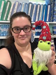 I just had to share this one here 😊. Tulle pom poms are so easy and fun!