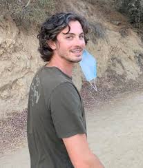 Tu es un vrai fils du dieu de la mer. à percy, percy jackson : Movie Posts On Twitter Logan Lerman As Poseidon In The Percy Jackson Tv Series Please