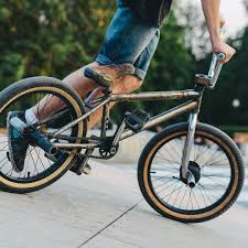 Bmx began when young cyclists appropriated motocross tracks for recreational purposes and. Bmx Kleine Bikes Maximaler Spass