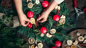Fabriquez une couronne de noël personnalisée grâce à nos diy truffaut ! Confectionner Sa Couronne De L Avent Noel En Alsace