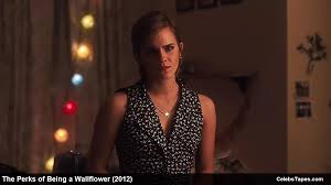 エマ・ワトソン、メイ・ホイットマン、ニーナ・ドブレフのランジェリーとビキニ | xHamster