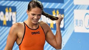 Юлия ефимова показала сочные формы на пляже на гаваях, демонстрируя, чем занимается во время карантина. Foto Plavanie Efimova