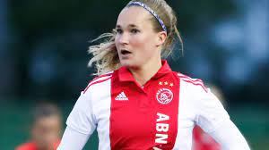 Desiree van lunteren maakt de overstap van ajax naar sc freiburg, de nummer drie van duitsland. Ajax Verdedigster Van Lunteren Maakt Transfer Naar Freiburg Nos