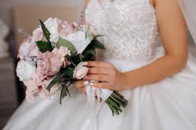 Acquista tutto ti occorre al tuo matrimonio adesso. Come Scegliere Il Bouquet Da Sposa I Consigli Per Trovare Quello Perfetto