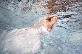 Wenn sie dieses wissen nicht haben, fotografieren sie, was sie sehen. Im Brautkleid Hochzeitsfotos Unter Wasser1000 Liter Fotos Braut Hochzeitsfotos Brautkleid