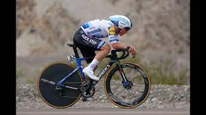 Evenepoel's shiv tt disc features specialized turbo cotton clincher tires, specialized's roval clx50 front wheel and roval disc rear, and specialized saddle. Best Road Bike Position Ever Evenepoel Youtube
