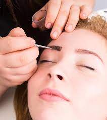 Ideal for people with clear, blond, red, chestnut eyebrows, who wish to have darker eyebrows for any occasion. 10 Best Eyebrow Tinting Kits Reviews You Should Try In 2021