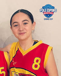 Nina Lenoble, championne U13 Grand-Est, a récemment franchi une étape  significative dans sa carrière en rejoignant le Pôle Espoirs Lorrain. À  seulement 13 ans, elle a déjà montré des compétences et une