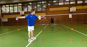 Voraussetzung für diese schläge ist eine gute wurfbewegung. Badminton Langer Aufschlag Und Lob Mobilesport Ch