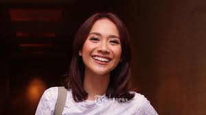 Bunga citra lestari cinta sejati ost habibie ainun official video. Chord Gitar Dan Lirik Lagu Wanita Terbahagia Bunga Citra Lestari Seribu Pujian Buat Kamu Tribun Jambi