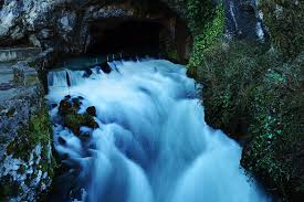 Fontaine Intermittente De Fontestorbes Ariege 09 France Tourisme Voyage Midipyrenees Cathares Tourisme Pays