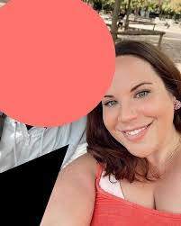 Chelsea Roark's Instagram, Twitter & Facebook