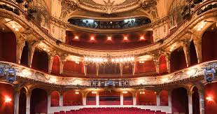 Eine historische konferenz soll genau hier stattfinden: Spielplan Berliner Ensemble