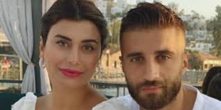 Kariyer sayfasında alpaslan öztürk isimli futbolcunun sezon bazında takımının yer almış olduğu turnuvalardaki maç, gol, asist, sarı kart, kırmızı kart, oyuna girme, oyundan alınma. Ebru Sanci Alpaslan Ozturk Magazin Haberleri