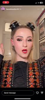 Hannah in Orange: Debut as Anne Boleyn