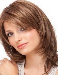 Coupe Carre Effile 2018 Coiffure Mi Long Coupe Cheveux Mi Long Coupe De Cheveux Dégradé, effilé, sur des couleurs différentes de cheveux, et pour différents types de chevelures. coupe cheveux mi long