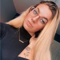 Laurie Perron's Instagram, Twitter & Facebook