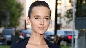 Monika maria bródka (1987 7 şubat doğumlu) bir olduğu polonyalı polonyalı pop idol (üçüncü sezonunun galibi olarak ün kazandı şarkıcı. Z Archiwum Faktu Monika Brodka I Jej Relacje Z Ojcem