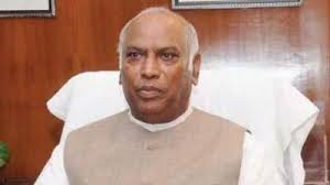 The congress party on friday approved of former lok sabha mp eknath gaikwad's appointment as the acting president. Milind Deora S Resignation Not Yet Accepted Mallikarjun Kharge
