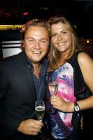 In 2006 bracht bronkhorst zijn eerste single uit, de zon die schijnt. Reni Van Maren