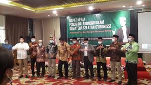 Ulama yang ahli syariah, jika diminta dan diberi amanah menjadi dewan pengawas syariah, misalnya, seharusnya memiliki ghirah yang kuat untuk mendalami dan mempelajari ilmu ekonomi dan perbankan serta keuangan, sebab tanpa bekal ilmu ekonomi dan perbankan, maka rumusan fatwa bisa tidak tepat dan kaku. Herman Deru Harapkan Fordeiss Jadi Agen Kebangkitan Ekonomi Syariah Sumsel Relasi Publik Sumsel