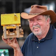 Check out these unique mountain-style birdhouses 🐦🌻🐦🌻 John Epperly from  Diane's Front Perch creates these pieces, using reclaimed driftwood to  align with his business's essence of recycling. With over 25 years of
