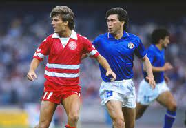 Born 10 june 1959) is an italian professional football manager and former player who manages premier league club everton. Vydayushijsya Italyanskij Futbolnyj Trener Karlo Anchelotti