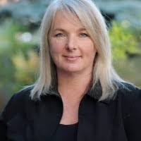 Elizabeth Benefield's Instagram, Twitter & Facebook