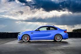 Pasalnya mobil ini baru bisa tersedia di diler resmi bmw. Bmw M2 Cs Meluncur Satu Level Lebih Ganas Dan Terbatas Carvaganza Com
