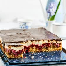 500g zucker, 500g butter und die eier in einer schüssel schaumig schlagen. Ahoi Eine Klassische Donauwelle Mit Kirschen Aus Der Vollwertkuche Madam Rote Rube Und Ihre Geniale Landkuche