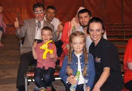 Jun 15, 2021 · pękała z dumy, gdy oglądała mecz polaków. Krzysztof Holowczyc I Mamed Khalidov Zabrali Dzieci Do Cyrku Gala Pl