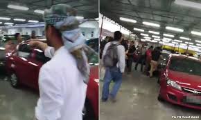 Dengan keberanian beliau menentang ahlong dan mempertahankan nasib rakyat yang tidak bernasib baik ditipu ahlong. Malaysiakini Yusuf Azmi Digelar Bab Kerana Peruntukan Rm500 000