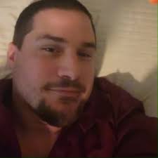 Siempre me han encantado las chicas de canela y he querido casarme con más  de una. Para mí no parece estar en las cartas F esa mierda estoy vivo y  sigo pateando