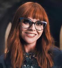 Which Laurel Gates/Marilyn Thornhill design do you like more? Season 1 Or  season 2