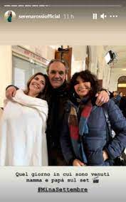 La nota attrice e conduttrice ha da sempre una grande passione per la recitazione, ma soprattutto per il canto.fin da piccola, infatti e come del resto ha raccontato in diverse occasioni, si esibiva cantando e intrattenendo tutta la famiglia. Serena Rossi Chi E Il Padre Puglia24news It