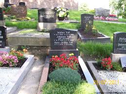 Grab von Walter Voß (25.01.1924-27.08.1998), Friedhof Gandersum