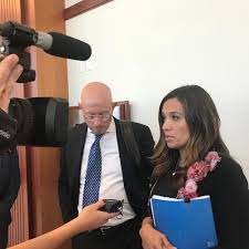 Monica christina youngblood, bir olan amerikalı siyasetçi ve eski bir üyesi temsilciler new mexico evi. State Rep Monica Youngblood Talks To Reporters After Sentencing By Andrewoxford