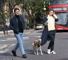 Kit harington stepped out with wife rose leslie at the 2020 golden globes eight months after he sought kit harington steps out after treatment with wife rose leslie at the 2020 golden globes. Kit Harington And Wife Rose Leslie Make Rare Public Appearance Oltnews